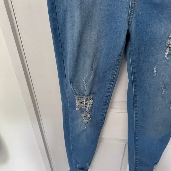 BOOHOO Petite Size 8 Blue Ripped Skinny Jeans - Picture 9 of 12